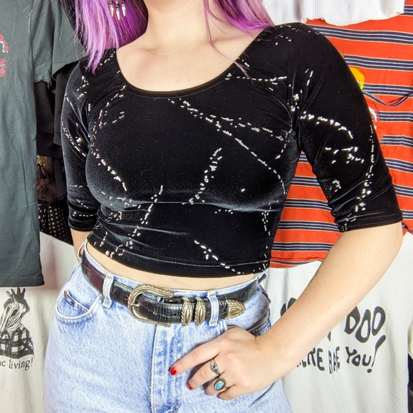 🚫 SOLD 🚫90s black velvet splatter paint crop top - Picture 2 of 6